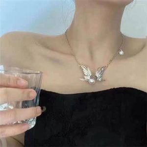 Pendentif Colliers Étincelant Zircon Liquide Papillon Perle Collier Pour Femmes De Luxe Conception Choker Bijoux Polyvalent Neckchain