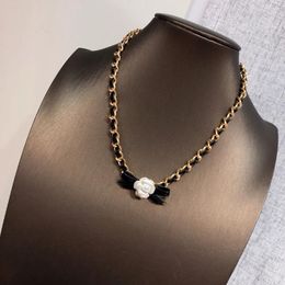 Colliers pendentifs Offre spéciale Styles Fairy Chokers décorés par le cuir et la perle de chaînes de pull cuivre pour les femmes recommandées