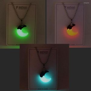 Pendentif Colliers Chaîne En Acier Inoxydable Résine Nuit Lune Fluorescente Sur Le Cou Sombre Pour Femmes Et Hommes Bijoux Cadeau Lumineux