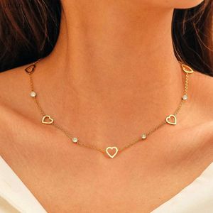 Hanger Kettingen Roestvrij Stalen Kettingen Elegant Hol Hart Licht Luxe Kristal Zirkoon Choker Ketting Creatieve Ketting Voor Vrouwen Sieraden Nieuw YQ240124