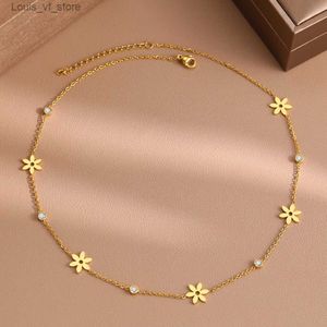 Colliers pendants Colliers en acier inoxydable Fleurs vintage Crystal Zircon Chain Light Luxury Accessoires Y2K Collier pour femmes bijoux T231213