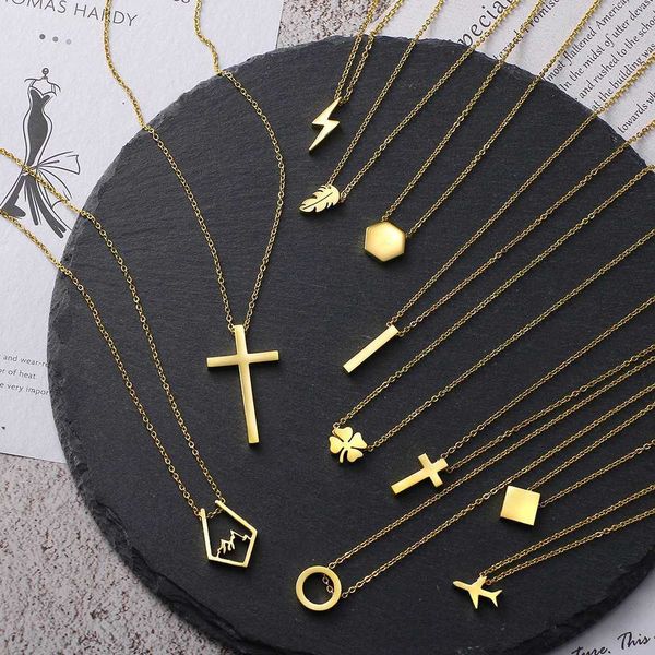 Colliers pendants Colliers en acier inoxydable Goth Goth Big Cross Heart Clover Gold Color pour femmes bijoux meilleurs amis Cadeaux de mode 240410