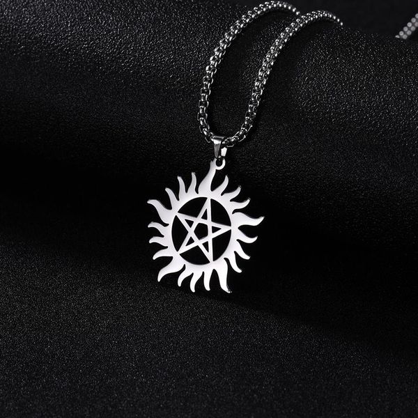 Pendentif Colliers En Acier Inoxydable Brillant Soleil Pentagramme Collier Surnaturel Dean Déclaration Boîte Chaîne Bijoux Pour Men2555