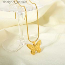 Hangertjeskettingen Stijlvolle 18K vergulde roestvrijstalen vlinderhangerketting Waterdicht Metaal Insect Charme Truiketting Sieraden GiftL231215