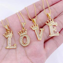 Collares colgantes Moda elegante 18k chapado en oro impresionante corona inicial carta collar elegante declaración personalizada joyería para