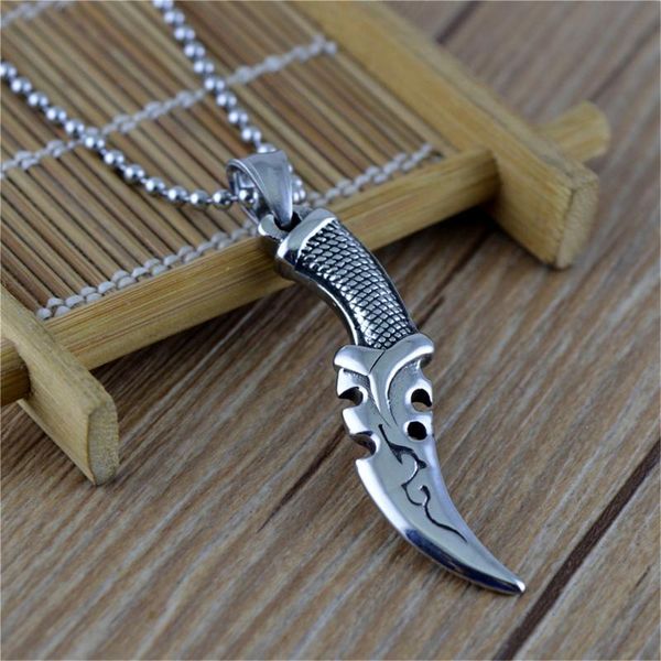 Pendentif Colliers Couteau Surnaturel Collier Cool Mini Épée Pour Hommes Titane Acier Inoxydable Mâle Vélo Punk