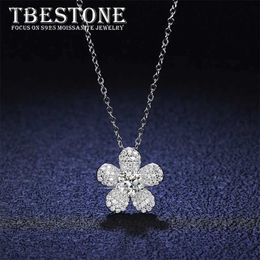 Pendentif Colliers Tbestone 2024 nouveau camélia 0.5ct Moissanite diamant 925 en argent Sterling pendentif collier femmes bijoux L242313
