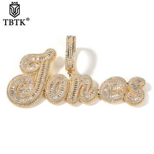 Pendentif Colliers TBTK Personnalisé Baguettecz Cursive Lettre Nom Glacé Cubic Zirconia Personnalisé Chaîne Collier Hiphop Bijoux 230727