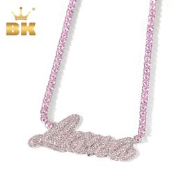 Colares Pingente O Bling King Nome Personalizado Colar Cursive Carta Iced Out Rosa Cubic Zircon com Corrente de Tênis Moda Hiphop Jewwlry 231110