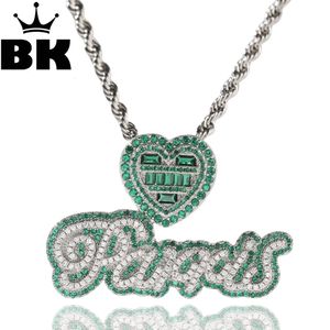 Collares colgantes The Bling King Collar de nombre personalizado para mujeres Green Pink Bubble Letter Colgante Apple / Heart Clasp Full Iced Out CZ Joyería de moda 230901