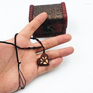 Pendentif Colliers Le Médaillon Illusionniste Collier Couple Amoureux Cosplay Personnalisé Po Fait À La Main En Bois Unisexe Bijoux Prop Pendentif