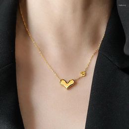 Pendentif Colliers Collier d'amour tridimensionnel Chaîne de clavicule courte pour femme Titane Acier Plaqué Or 18 carats Accessoires de bijoux