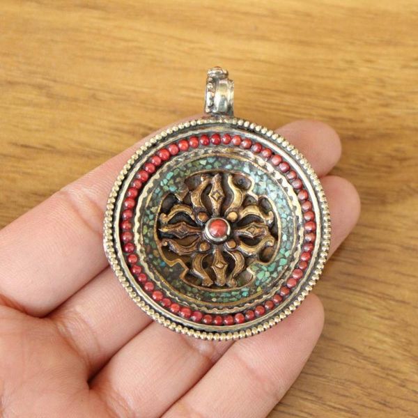 Pendentif Colliers Bijoux Tibétains Croix Dorje Amulette Vintage Népal Cuivre Incrusté De Perles De Corail 44mm Rond CollierPendentif