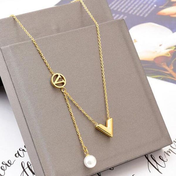Collares colgantes tendencia de acero inoxidable V Carta para mujeres fotón de oro de oro collar de perlas geométricas joyas de marca de perla