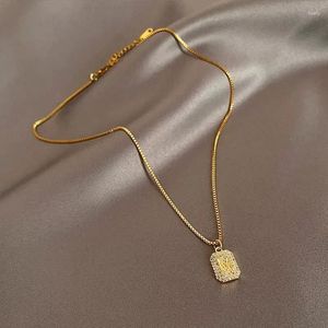 Colliers pendants TRENDY FINES RHINESTONE Square Lettre m Collier pour femmes Temperrament Fashion Bling Zircon Alphabet Jewelry 2024