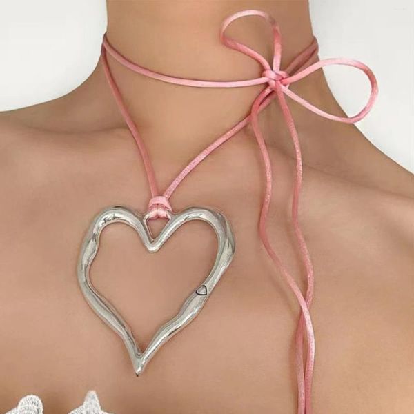 Collares colgantes de moda ahuecado hacia fuera collar de forma de corazón grande cadena de clavícula simple para mujeres joyería de moda de vacaciones exagerar gargantilla