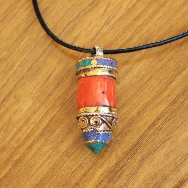 Pendentif Colliers Tribal Tibétain Amulette Fait Main Népal Laiton Incrusté Corail Lapis Pierre CollierPendentif ColliersPendentif