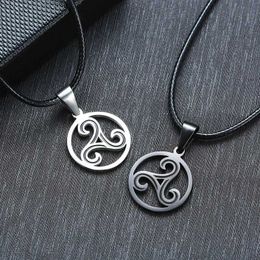 Pendant Necklaces TRISKELE MEN NECKLACE STAINLESS STEEL TRISKELION TRIPLE SPIRAL PENDANT JEWELRY GIFTS FOR ATHLETES Y240531SMX5