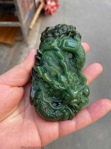 Hangende kettingen True Natural Nephrite Green Jade Pure Handgesneden Dragon Attesting Een sieraden unisex kettingaccessoires