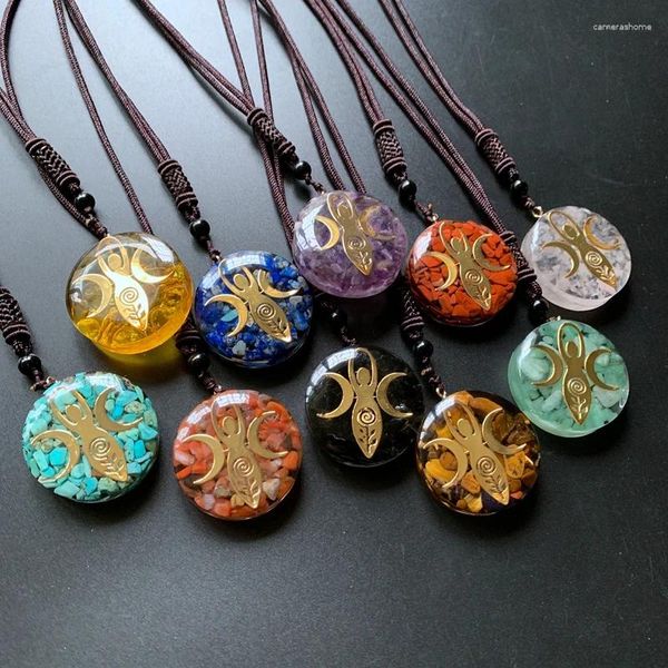 Pendentif Colliers Tumblestones Chakra Crystal Chips Hommes Femmes Déesse ronde Orgonite Résine Collier Chaîne réglable Bijoux 1pc