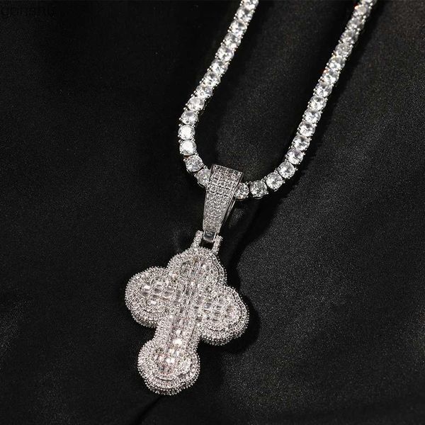 Colliers de pendentif Uwin Cross Pendante Collier de glace complet adapté aux femmes Cumbic Zircon Cross Charm Baguettecz Hip Hop Accessoires Jewelrywx