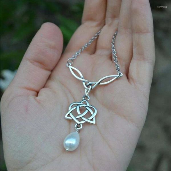 Collares colgantes Viking Irish Celtic Crystal Wicca Triquetra Collar Amuleto Joyería Religiosa Moda Mujeres Regalos