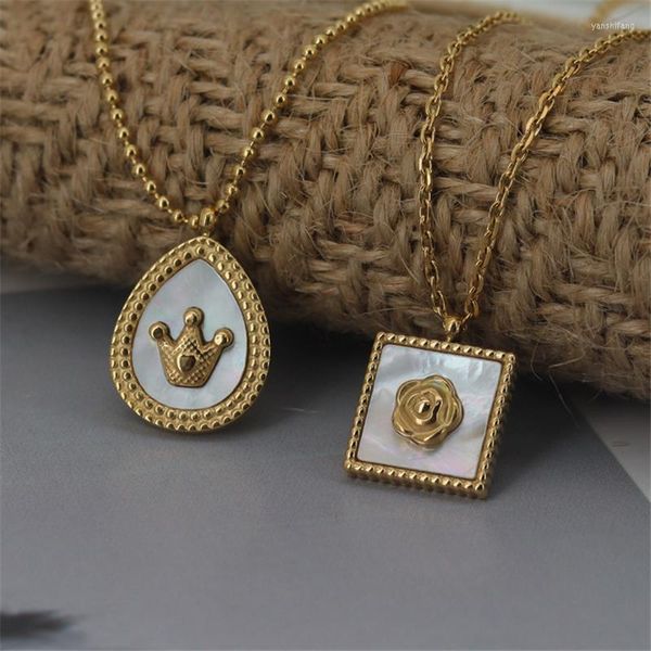 Collares pendientes Corona vintage Concha de rosa Collar de fritillary blanco Cadena de clavícula Acero de titanio Chapado en oro de 18 k Joyas que no se desvanecen