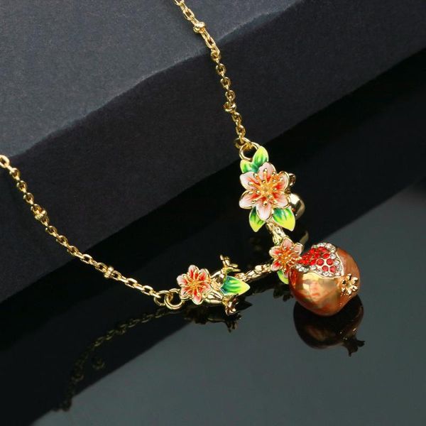 Pendentif Colliers Vintage Élégant Grenade Collier Pour Femmes Cuivre Émail Fruits Fleurs Cou Bijoux Parti AccessoiresPendentif