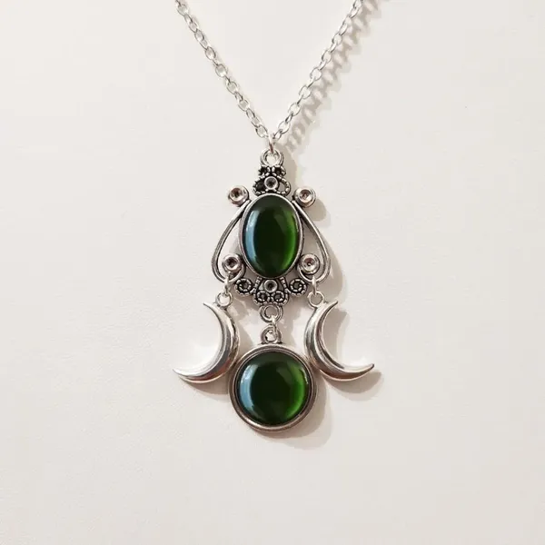 Colliers pendants Collier de camée vert lune vintage Fashion Fashion Pagan Witchcraft Accessoires