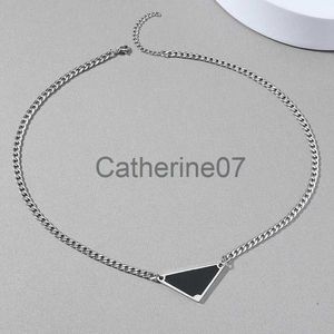 Hanger Kettingen Vintage Punk Zwarte Driehoek Brief Hanger Ketting voor Vrouwen Mannen Mode Roestvrij Staal Geometrie Ketting Chokers Hip Hop sieraden J230725