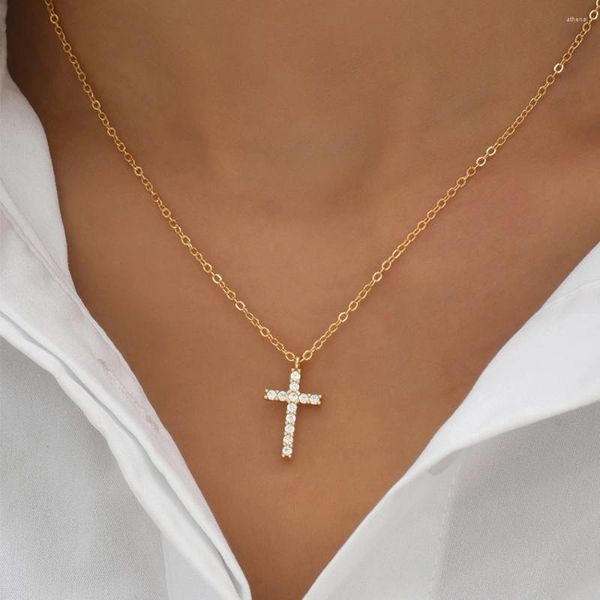 Collares colgantes Vintage Simplicidad Zircon Inlay Cross Collar Clavícula Cadena Cuello para mujeres Orar Exquisito Regalo de joyería