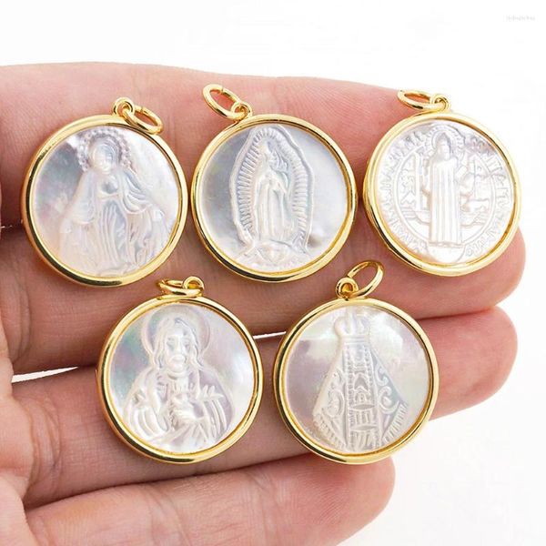 Colliers pendants vintage Vierge Marie Médaille Round Shell Charms Christian Talisman Prayer religieux Femmes Fashion Bijoux Faire pour les filles