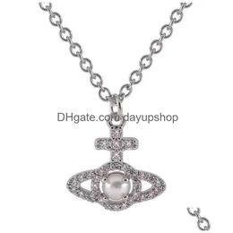 Pendentif Colliers Vivienne Western Queen Mère Vivian Croix Creux Fl Diamant Collier De Perles Charme Féminin Net Rouge Même Goutte Deliv Dhhwm