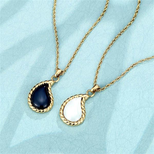 Colliers pendants Drop Drop Black Agate plaqué 14k Collier Gold Simple Small White Shelt Titanium Steel Couple de bijoux