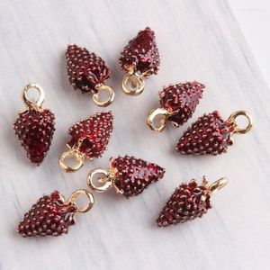 Hangende kettingen groothandel 40 stks 8 16 mm donkere rode glazuur 3d fruit aardbeien charmes diy sieraden bevindingen ornament accessoires ambacht