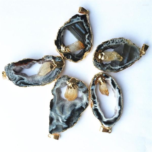 Pendentif Colliers En gros 4 pièces Geode Agates tranche pendentifs incrustés de Citrines naturelles Point forme irrégulière pierre élégant Quartzs bijoux