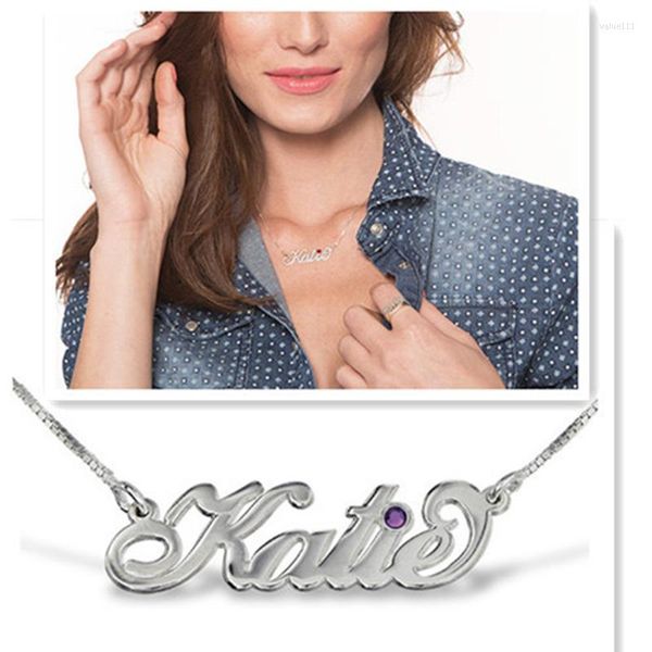 Collares pendientes Venta al por mayor Collar con nombre de Carrie en plata con piedra de nacimiento Placa de identificación personalizada Pendiente Personalizado Joyería única de celebridades