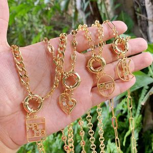 Collares colgantes Venta al por mayor Alta calidad a granel Forma de corazón Letra Mamá Collar chapado en oro con cristal para regalo del día de la madre