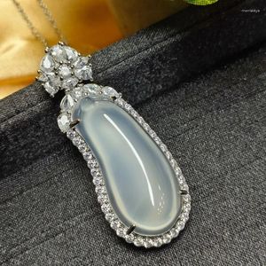 Colliers de pendentif en gros de la calcédoine blanc incrusté de bénédiction de melon agate jade collier bijoux