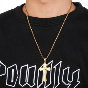 Colliers pendentifs en gros 5pcs / lot hommes en acier inoxydable croix collier mode bijoux chrétiens thème catholique Parton fête des pères cadeau