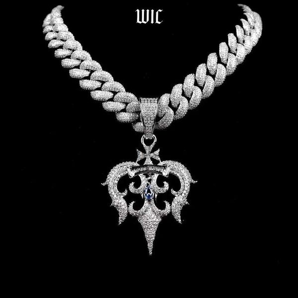 Pendentif Colliers WIC Poséidon Trident Collier Glacé 3D Trident Pendentif Plein Zircone Bling Aquaman Mode Bijoux Cadeau pour Ami Petit Ami J230819