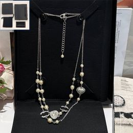 Collares pendientes Mujer Charm Pearl Nuevo diseñador Estilo de moda Mujer Cumpleaños Viaje Collar de regalo romántico con caja Colgante de corazón Cadena larga