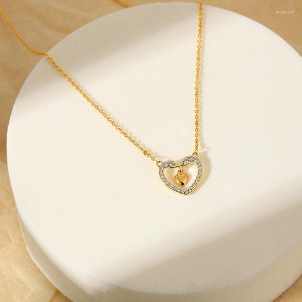 Collares colgantes Mujeres Elegante Corazón Bisel Zircon Chapado en oro Joyería de cobre Cadena de clavícula Chicas Amor Fecha Aniversario Collar Regalos