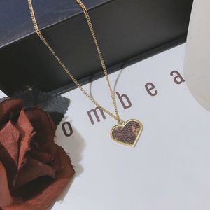 Colliers pendentifs Femmes coeur pendentif colliers bijoux fins collier en cuir 18 carats plaqué or longues chaînes printemps romantique amour collier Designer marque bijoux Cel