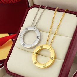 Colliers pendants Femme Man Bijoux chaîne de bijoux classique à la mode haut de gamme Golden / Sier / Rose en acier inoxydable Gold Diamond Collier