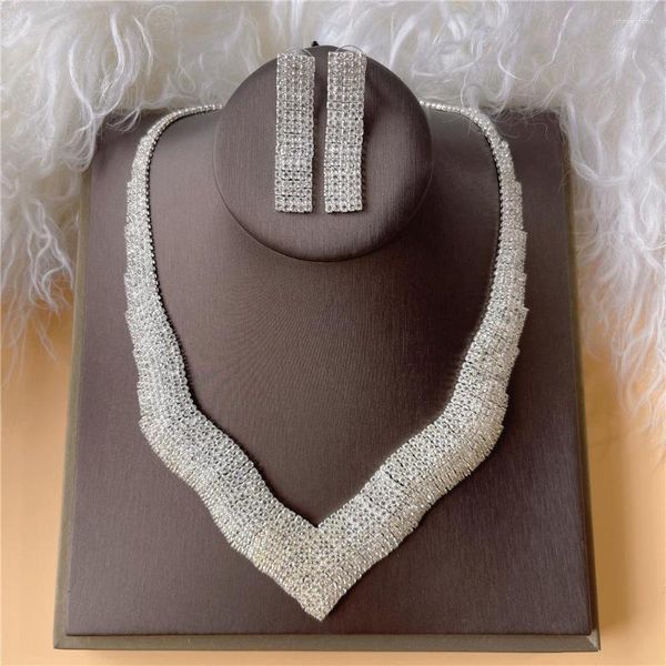 Collares colgantes Conjunto de joyería para mujer 2 Collar de cristal de diamantes de imitación de moda Pendientes Accesorios de novia de moda al por mayor