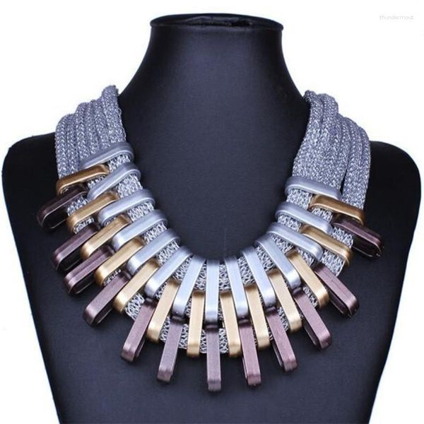 Collares pendientes Collar de mujer Dubái Tendencia de la moda europea y americana Textura de metal Malla geométrica Regalo del día de San Valentín gótico