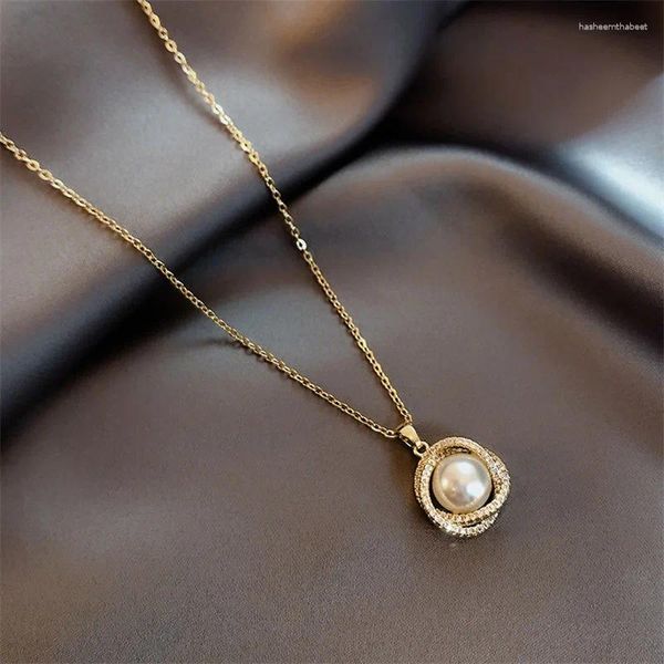Collares pendientes Sentido de las mujeres de lujo Micro incrustaciones Collar de perlas Diseño versátil con joyería de moda de acero de titanio YLQ10333