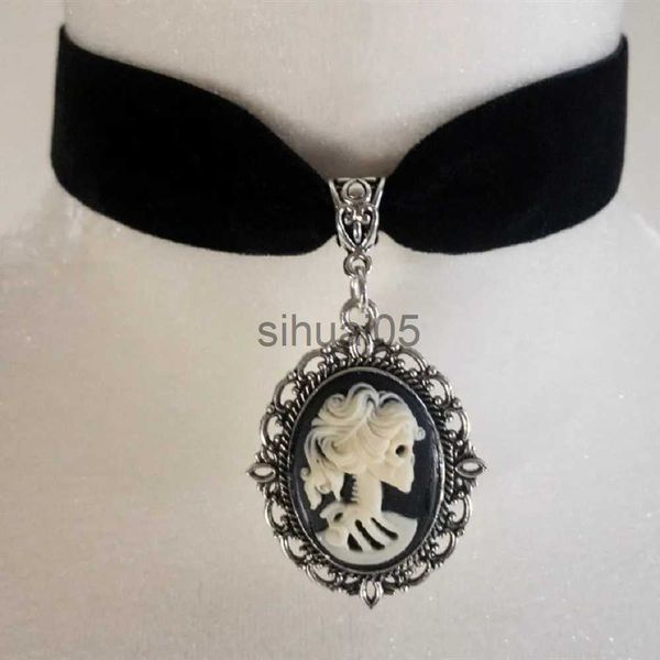 Pendentif Colliers Collier de velours pour femmes rétro gothique squelette Royal caméra collier cadeau accessoire es x1009
