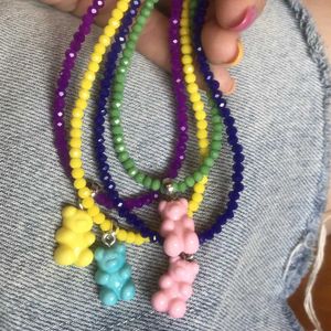 Colliers pendants Y2K Collier de tour de cou en perle de l'ours gommeux coloré pour les femmes Colliers de perle en verre de la résine mignonne